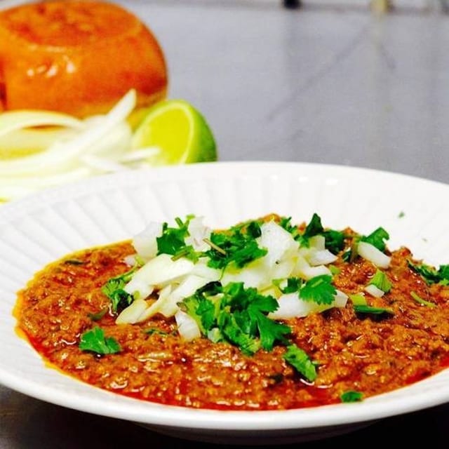 Chicken Keema Pav.